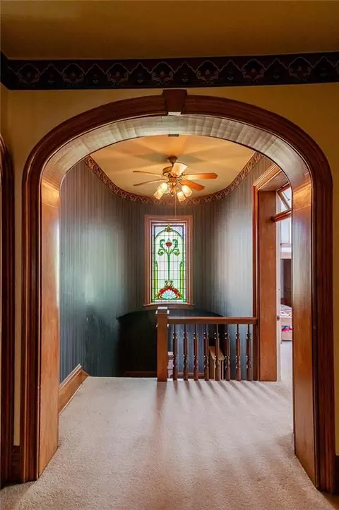 Entry Way - 805 N 4 St, Atchison, KS 66002 photo 5 of 11