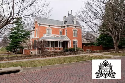 805 N 4 St, Atchison, KS 66002