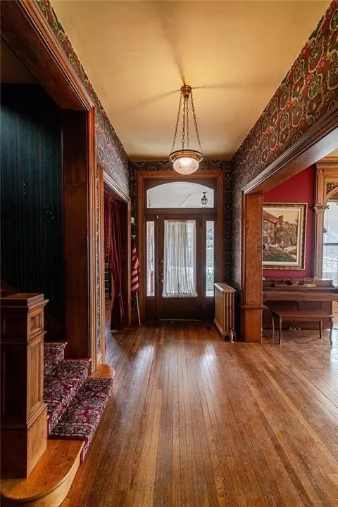 Entry Way - 805 N 4 St, Atchison, KS 66002 photo 1 of 11