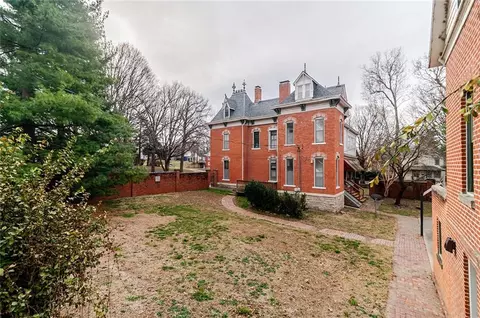 Exterior - 805 N 4 St, Atchison, KS 66002 photo 10 of 19