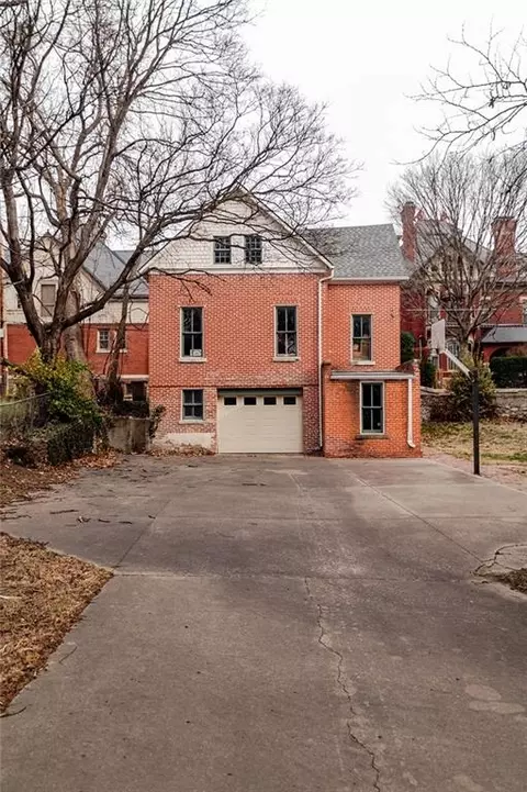 Exterior - 805 N 4 St, Atchison, KS 66002 photo 7 of 19