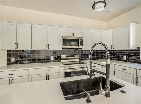 508 W Shawnee St, Paola, KS 66071
