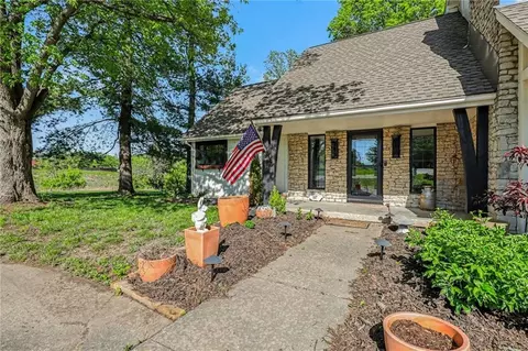 4811 Lees Summit Rd, Kansas City, MO 64136