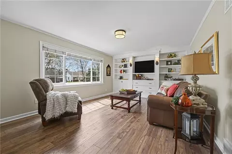 2404 W 76th St, Prairie Village, KS 66208