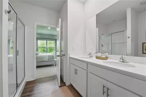 Entry Way - 722 Fallen Leaf Dr, Belton, MO 64012 photo 6 of 6