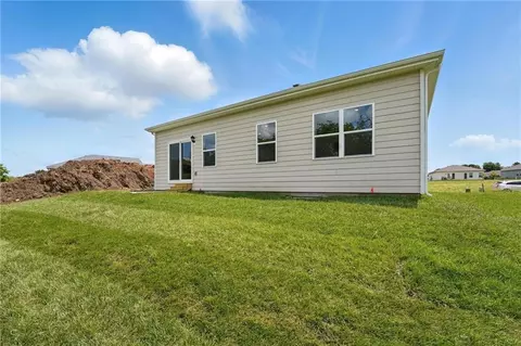 Exterior - 722 Fallen Leaf Dr, Belton, MO 64012 photo 5 of 5