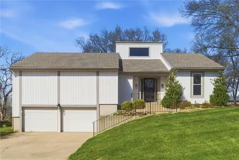 13900 W 69th Ter, Shawnee, KS 66216