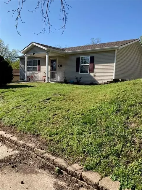 3215 Locust St, Saint Joseph, MO 64507