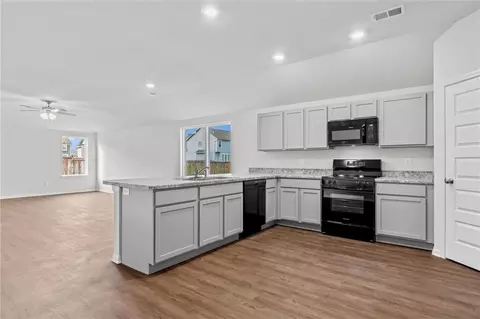 465 Valley View Dr, Tonganoxie, KS 66086