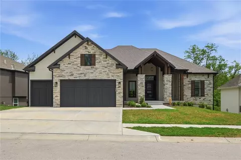 13446 Terrace Park Dr, Parkville, MO 64152