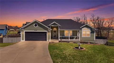 3206 Steel Cir, Harrisonville, MO 64701