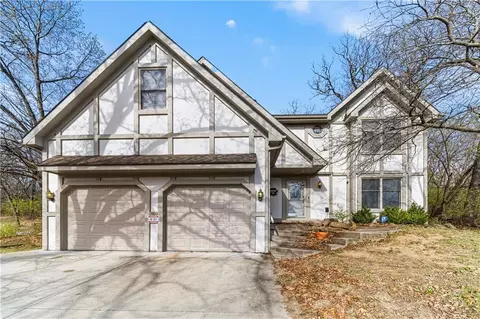 3900 Garland Ave, Leavenworth, KS 66048