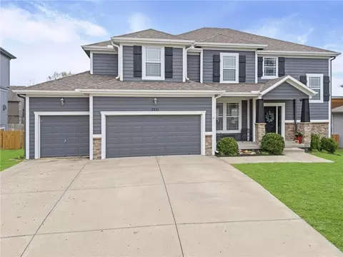 2351 W Concord Dr, Olathe, KS 66061
