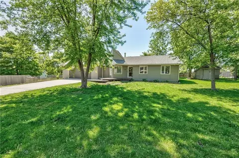 105 E Cedar St, Spring Hill, KS 66083