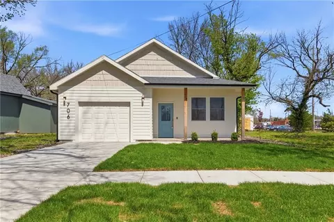 706 Pacific Ave, Osawatomie, KS 66064