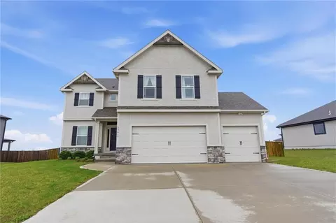 27817 E 133rd St, Lake Lotawana, MO 64086