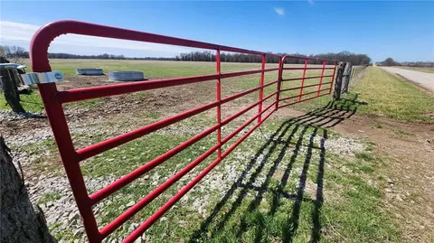 W 670th Avenue, Girard, KS 66743