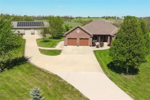 15006 Leavenworth Rd, Basehor, KS 66007