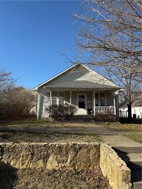 104 Miami St, Burlington, KS 66839