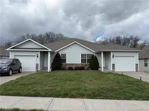 9324-9326 N Robinhood Ave, Kansas City, MO 64154