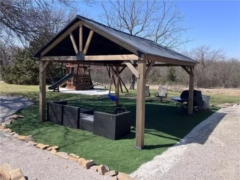 65 Raccoon Dr, Mound City, KS 66056