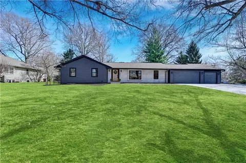 9427 Wenonga Rd, Leawood, KS 66206
