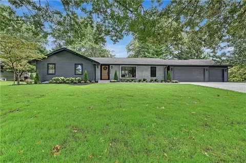 9427 Wenonga Rd, Leawood, KS 66206