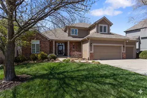 6180 N Nevada Ave, Parkville, MO 64152