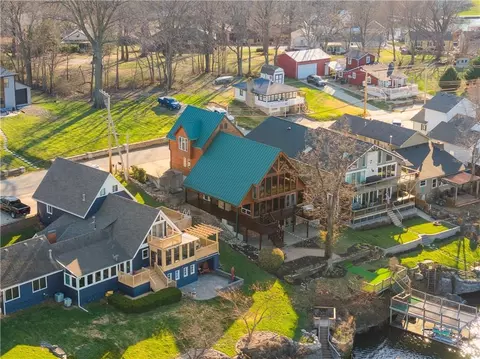27 Beach Dr, Lake Tapawingo, MO 64015