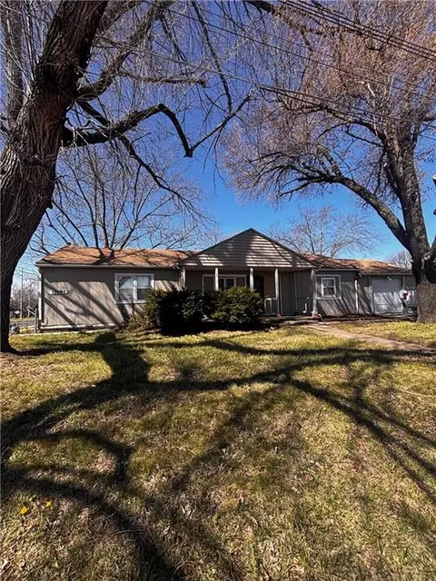 15090 Walmer St, Overland Park, KS 66223