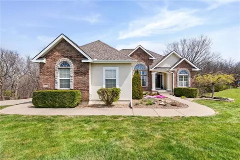 545 S Minter Rd, Grain Valley, MO 64029