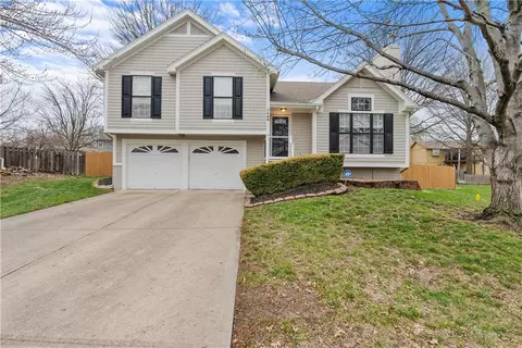 1408 NE Applewood Ct, Lees Summit, MO 64086