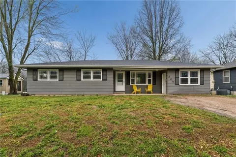 307 Ridge St, Sweet Springs, MO 65351