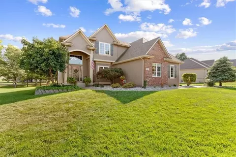 901 SW Drake Dr, Lees Summit, MO 64082