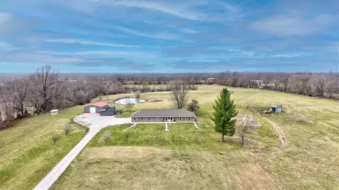 3620 S Ketterman Rd, Oak Grove, MO 64075