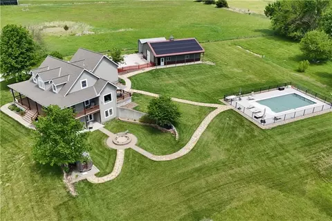 30521 Foxtail Dr, Drexel, MO 64742