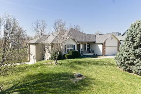 17956 157th St, Basehor, KS 66007
