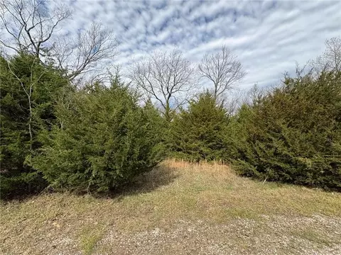 5 Itasca Ln, Lacygne, KS 66040