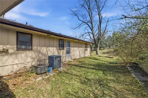 Exterior - 14903 E Kentucky Rd, Independence, MO 64050 photo 5 of 8