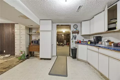 Kitchen - 14903 E Kentucky Rd, Independence, MO 64050 photo 4 of 4