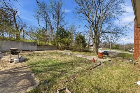 Exterior - 14903 E Kentucky Rd, Independence, MO 64050 photo 4 of 8