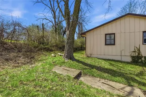 Exterior - 14903 E Kentucky Rd, Independence, MO 64050 photo 7 of 8