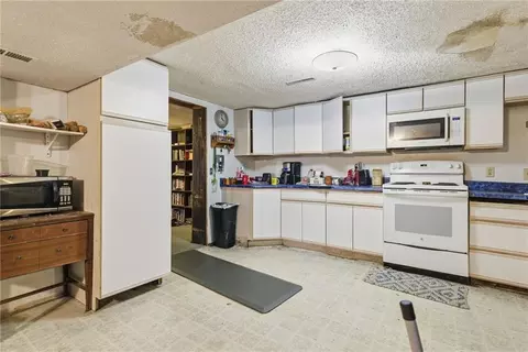 Kitchen - 14903 E Kentucky Rd, Independence, MO 64050 photo 1 of 4