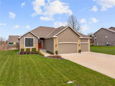 12524 Prestwick Dr, Kansas City, KS 66109