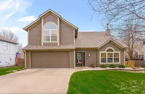 305 NE Fiddlewood Ave, Lees Summit, MO 64086
