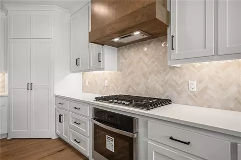 Kitchen - 25010 W 89th Ter, Lenexa, KS 66227 photo 5 of 7