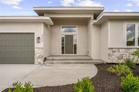 Exterior - 25010 W 89th Ter, Lenexa, KS 66227 photo 3 of 5