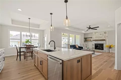 Kitchen - 25010 W 89th Ter, Lenexa, KS 66227 photo 7 of 7