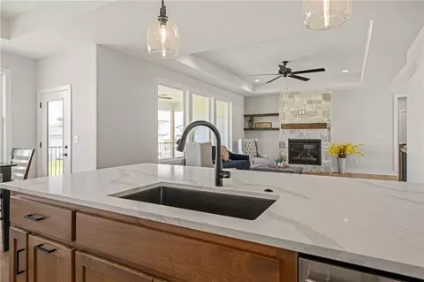 Kitchen - 25010 W 89th Ter, Lenexa, KS 66227 photo 6 of 7