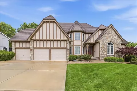 11012 W 125th St, Overland Park, KS 66213